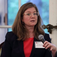 Discussant Dr. Alyssa Ayres, Council on Foreign Relations, engages in a discussion with Ambassador Arun K. Singh.