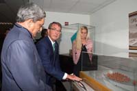 US Secretary of Defense Dr Ashton Carter explaining the model of 911 memorial at Pentagon to Defence Minister Shri Manohar Parrikar