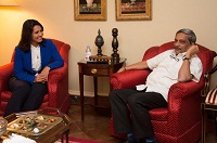 Congresswoman Tulsi Gabbard ( D-HI), Member of the US House of Representative meeting with Defence Minister Manohar Parrikar in Washington, DC on December 10, 2015
