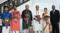 Presentation of bouquets to the Artists.