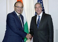 Finance Minister Arun Jaitley with Ambassador Michael Froman, U.S. Trade Representative in Washington, DC on April 13, 2016.