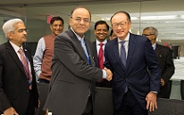 Hon'ble Minister for Finance, Defence and Corporate Affairs, Mr. Arun Jaitley meeting World Bank President Dr. Jim Yong Kim in  Washington D.C. on 22 April, 2017.