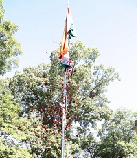 Ambassador Arun K. Singh unfurling the National Flag on the occasion of celebration of India's 70th Independence Day at Embassy Residence on August 15.