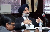 Photo 6 of Interaction of Amb. Taranjit Singh Sandhu, Charge d'affaires, with young delegates of Vision India Foundation at Embassy on October 10, 2016.