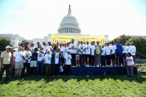 Ambassador Navtej Sarna with the stellar team of volunteers at the 4th International Day of Yoga organized by the Embassy of India in partnership with Friends of Yoga at the US Capitol in Washington, DC on June 16, 2018.