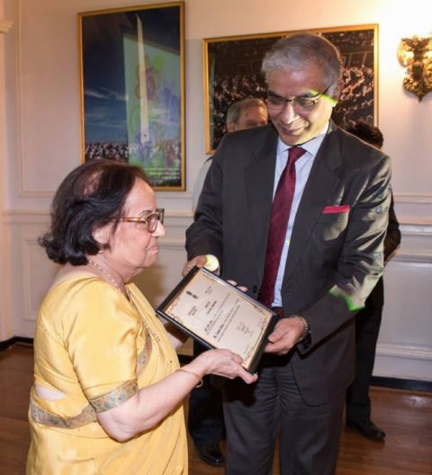 DCM Mr. Santosh Jha felicitating Hindi professor Ms. Krishna Darshan at Vishwa Hindi Diwas Celebrations at Embassy of India on Saturday, 20 January 2018.
