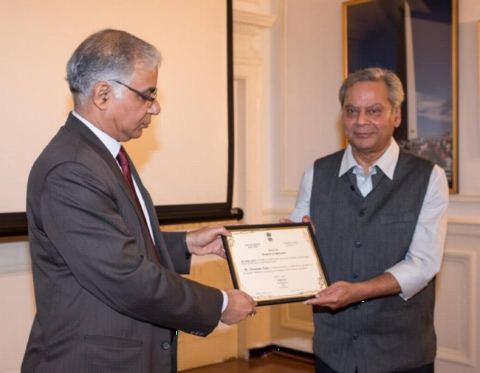 DCM Mr. Santosh Jha felicitating Hindi professor Mr. Dhananjay Kumar at Vishwa Hindi Diwas Celebrations at Embassy of India on Saturday, 20 January 2018.