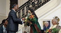 Presentation of bouquets to the panel artists - with Alicia Adams, Sridharan Madhusudhanan, Anita R Ratnam and Dhananjayans.