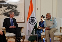 Tim Cook, CEO of Apple Inc., calls on Prime Minister in San Jose (September 26, 2015) Photo Courtresy : B. M. Meena/Photo Division