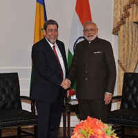 Prime Minister meets Prime Minister Ralph E. Gonsalves of St. Vincent and the Grenadines in New York on the sidelines of 70th UNGA (September 24, 2015)