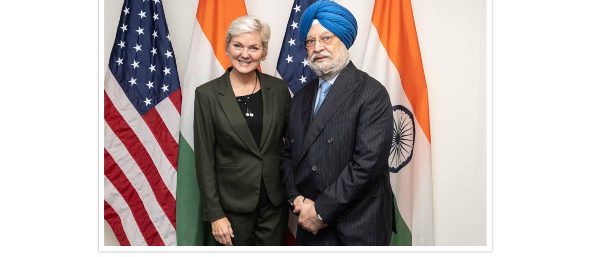  Union Minister of Petroleum and Natural Gas and Minister of Housing and Urban Affairs, Mr. Hardeep S Puri met Secretary of U.S. Department of Energy, Ms. Jennifer Granholm in Washington DC